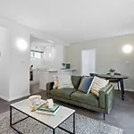 Gorgeous 1-Bed Apartment Near Melbourne Uni
