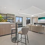 Sophisticated 2-Bed With Bay Views & Amenities