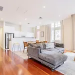 Fabulous Collins Street Luxury 2 Bedroom Apartment