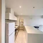 Melbourne City Apartment With Great Skyline Views, 1 Bed 1 Sofa-Bed, 1 Bath