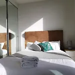 Eq Tower Modern Apartments Melbourne Central Cbd