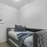 Spacious Family Haven Near City Centre