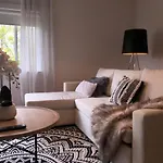 1 Bedroom Art Deco Apt With Study