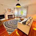1 Bedroom Art Deco Apt With Study