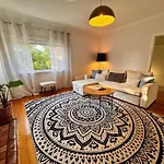 1 Bedroom Art Deco Apt With Study