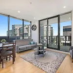 2-Bed Unit With Balcony Near Southbank Restaurants