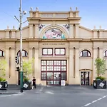 Family Unit With Balcony, Free Trams To Cbd Sights