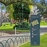 Family Unit With Balcony, Free Trams To Cbd Sights