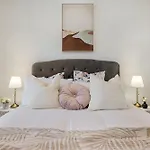 Impeccably Styled 2-Bedroom Cbd Apartment