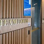 Luxury Melbourne 4 Bed Apt - Pool And Parking