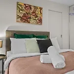 Wow Apartment On Sutherland
