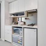 Compact Studio Walk To Victoria Market