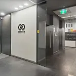 Compact Studio Walk To Victoria Market