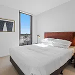 Elegant 2-Bed Apartment With Expansive City Views