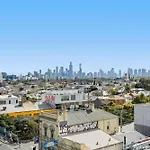 Elegant 2-Bed Apartment With Expansive City Views