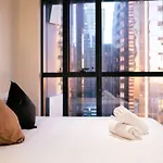 Stylish Apartment In Cbd - Pool, Spa & Sauna