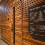Stylish Apartment In Cbd - Pool, Spa & Sauna