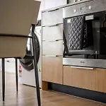 Inner City Comforts Apt Bay Views 1B1B1C 2-Beds
