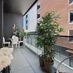 Sleek 1-Bed Apartment Near Alfred Park