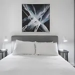 Newly Renovated South Yarra 2Br Apt With Parking