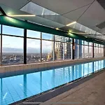 Melbourne Blue, Rooftop Pool And Gym