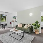 Sublime 1-Bed Apartment By Royal Park