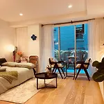Collins Paris End Suite- 2 Bedrooms With Balcony