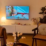 Collins Paris End Suite- 2 Bedrooms With Balcony
