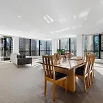 2-Bed Inner-City Pad With Gym & Sauna