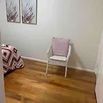 Glenroy Home Near Airport, City&Shop