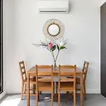 Elegant And Well-Appointed Condo Near Attractions In The Cbd