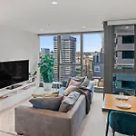 Modern 1 Bed Melb Apt W/ Balcony, Coffee And Views