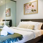 Elegant 1 Bed W/ Balcony & Views