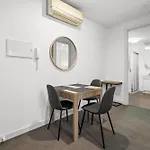 Cosy 1-Bed With Balcony In Trendy St Kilda