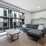 Cosy 1-Bed With Balcony In Trendy St Kilda