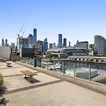 Spacious 1-Bed Unit In Heart With Gym And Pool