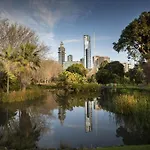 Contemporary 1-Bed Unit Near Chapel St