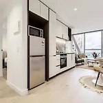 Earthy Retreat In Melb\'S Shopping Hub With Views