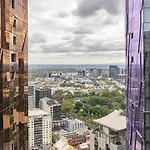 Earthy Retreat In Melb\'S Shopping Hub With Views