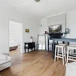 Large 1 Bdrm Light Filled With City Views, South Yarra