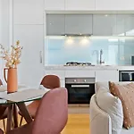 Bayside Apartment Living Close To The Beach