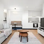 Luxury & Cosy Apartment In Cbd With Wi-Fi & Parking