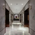 Opulent Suite At Westside Place