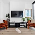 Opulent Suite At Westside Place