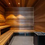 Opulent Suite At Westside Place