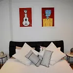 Spacious 1 Bedroom Apartment In The Heart Of Melbourne\'S Cbd