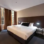 Chic 1-Bedroom Apartment In Melbourne Cbd