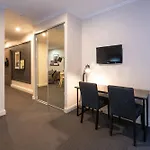 Chic 1-Bedroom Apartment In Melbourne Cbd