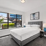 Cosy 1-Bed Balcony Unit In Quiet Street By Shops