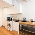 Central Studio In The Heart Of Melbourne Cbd!